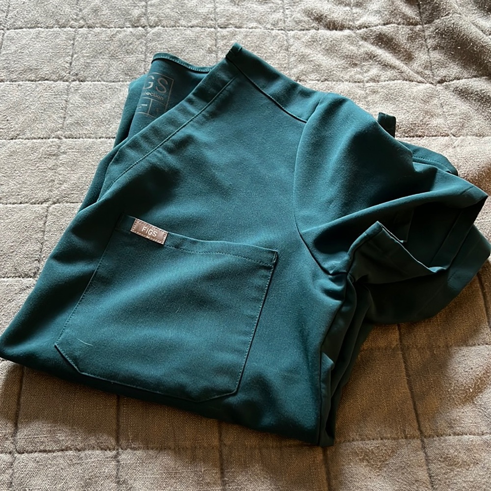FIGS scrub top